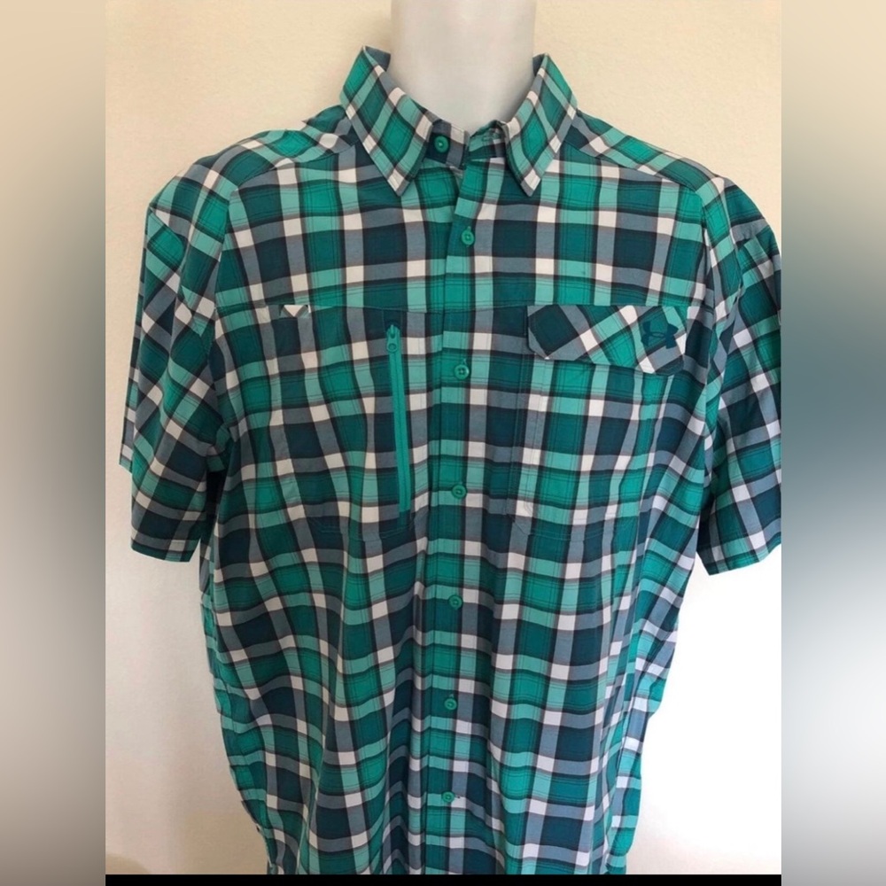 Under Armour Men's Large (L) Green Plaid Vented Moisture Wick Button Camp Shirt